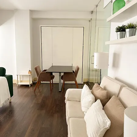 S. Bento W/ Garage Lisbona