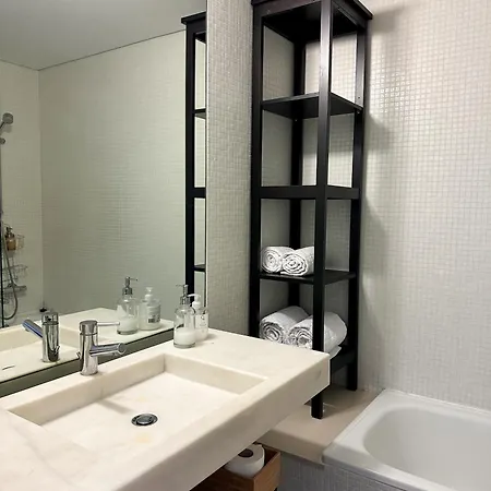 S. Bento W/ Garage Lisbona